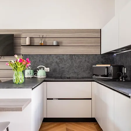 Moretti Piano Terra Daire *